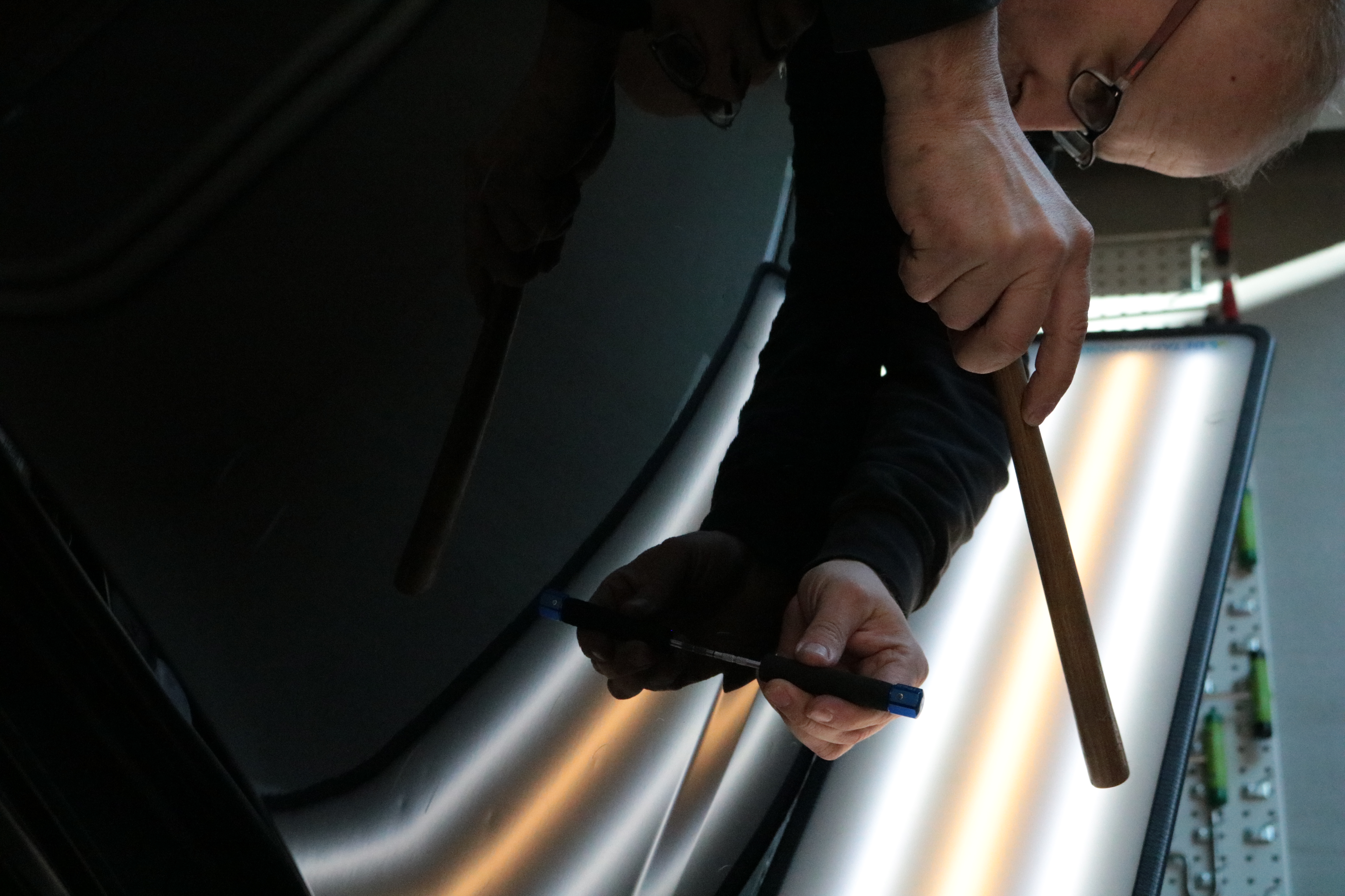 Fahrzeug während PDR-Reparatur